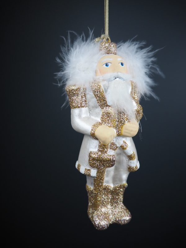 Messy nutcracker white w/ champ - Image 4