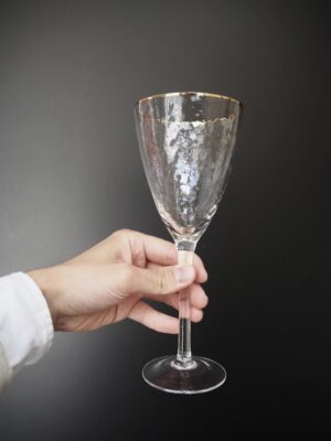Levina Wine glass hammered