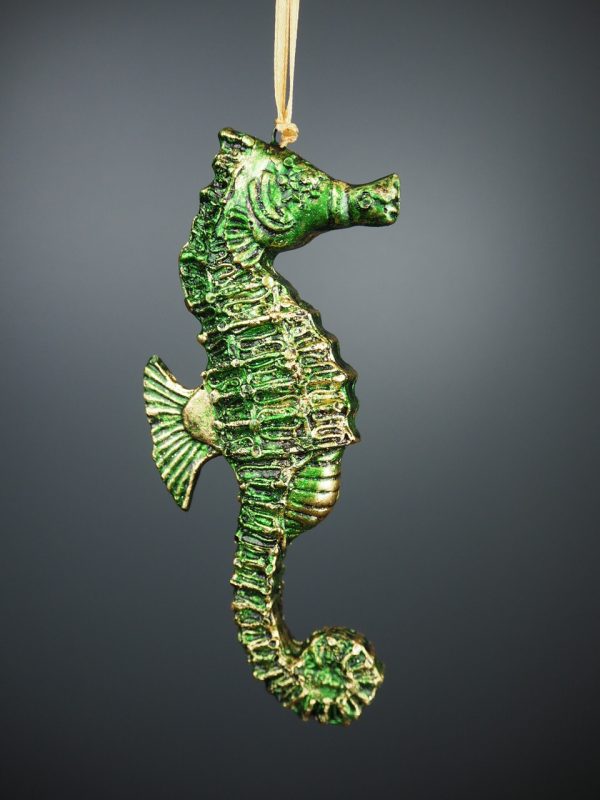 Seahorse in fading green/gold orn
