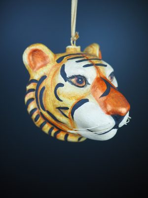 Tiger head in realistic w/ ant