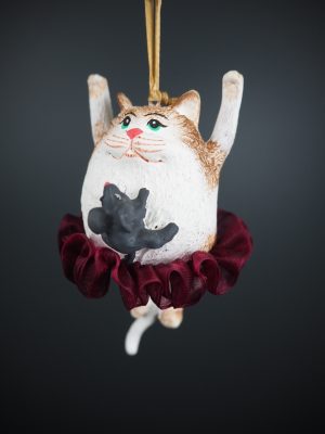 Fat cat w/ mouse on tummy with red fabskirt orn