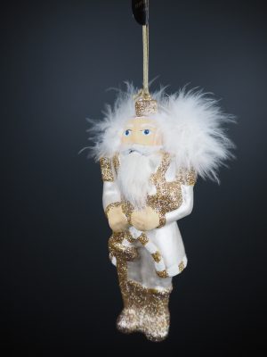 Messy nutcracker white w/ champ