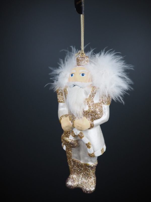 Messy nutcracker white w/ champ