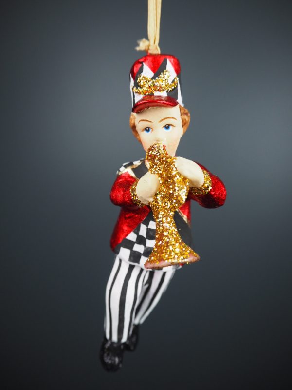 Trumpeter soldier in satin red fin orn