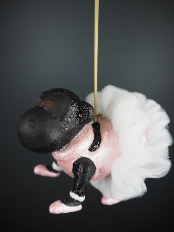 Ballerina blk monkey in pearl pink fin orn
