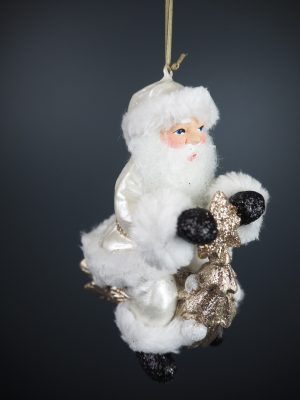 Santa in pearwhite w/ fur motor tree