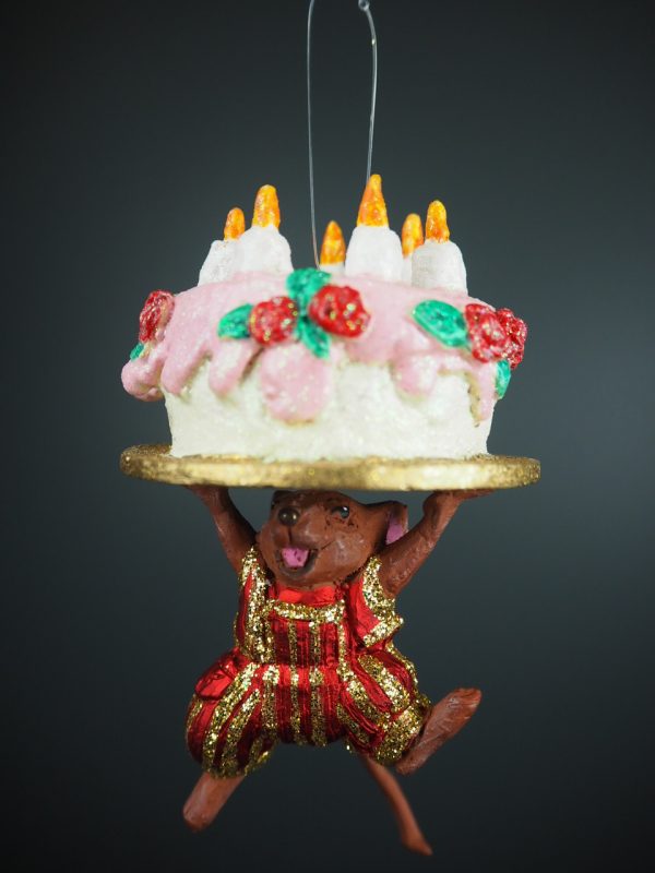 Little red mouse carrying cake