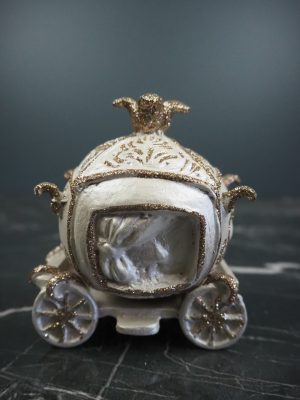 Coach carriage in pearl white with champ glits orn
