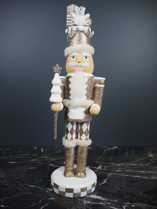 Nutcracker w/tree/gift/hat pearlwhite 1.5 ft