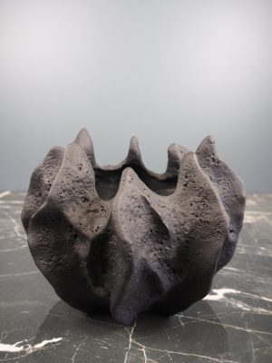 Coral vase matte black