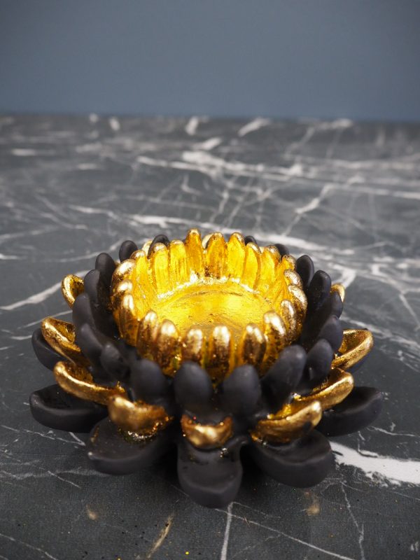 Lotus flower gold/black