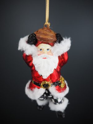 Santa holding kanelbulle in satin red coat & checkered pants