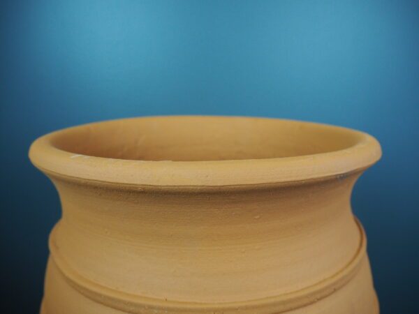 Terracotta jar wide ribbed raw - Image 3