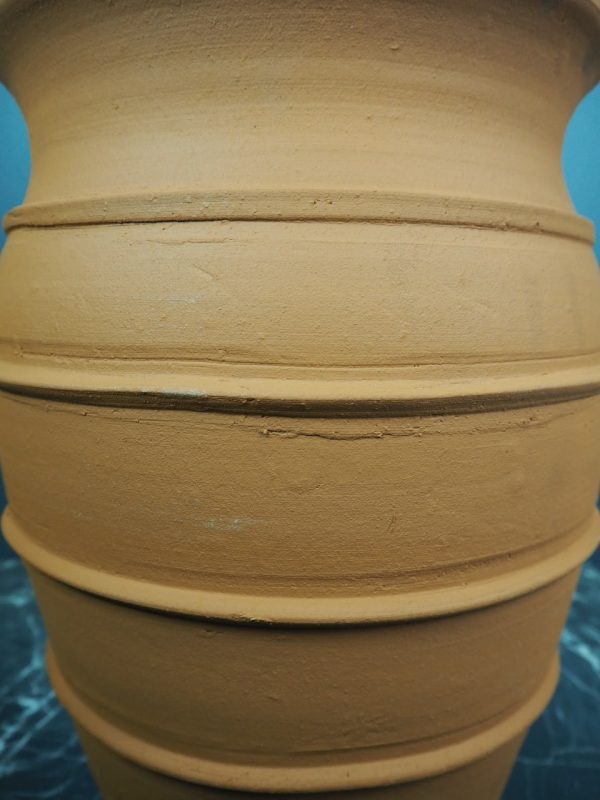 Terracotta jar wide ribbed raw - Image 4