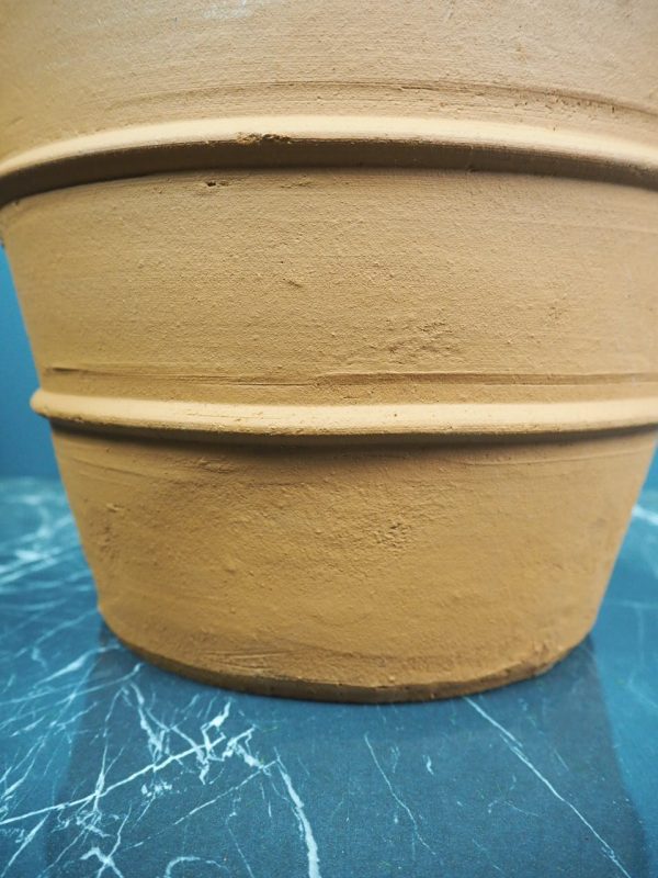 Terracotta jar wide ribbed raw - Image 5