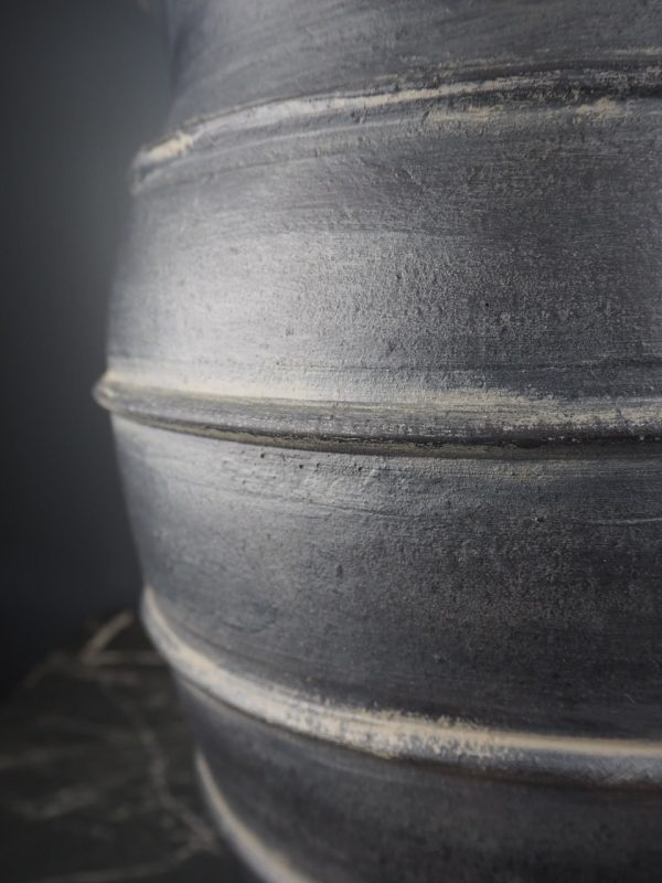Terracotta jar wide ribbed black ant - Image 2