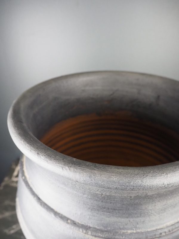 Terracotta jar wide ribbed black ant - Image 3