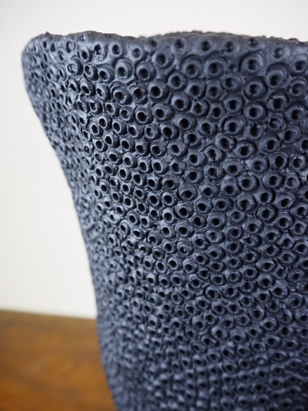 Coral vase black - Image 3