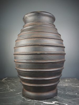 Terracotta ribbed black alikabok