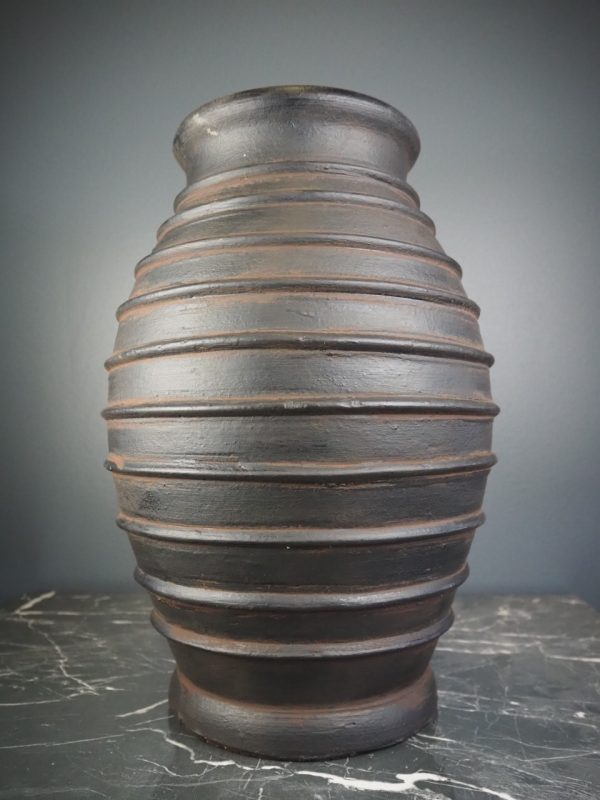 Terracotta ribbed black alikabok