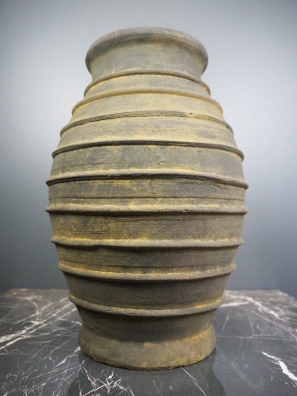Terracotta ribbed black faded alikabok