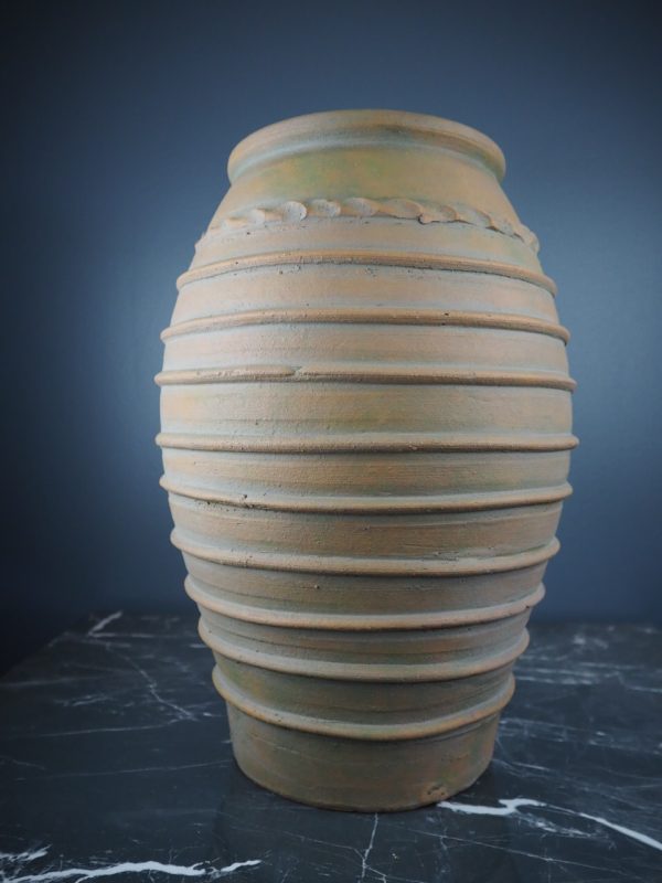 Terracotta ribbed w design color