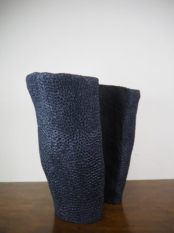 Coral vase black