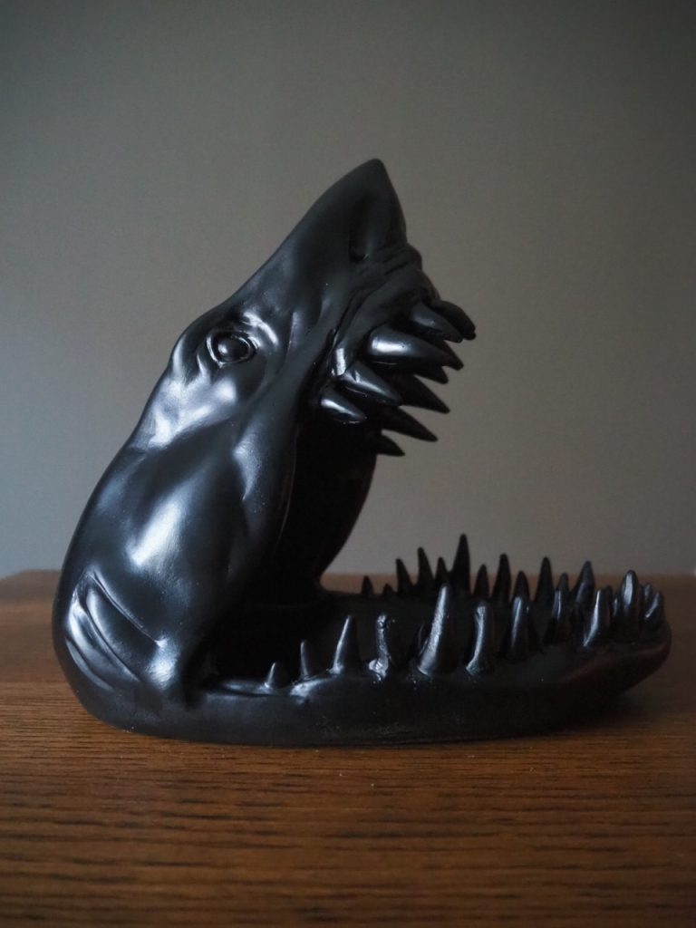 Shark head plate Black