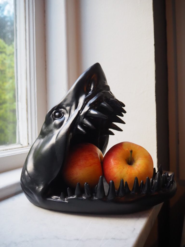 Shark head plate Black - Image 4