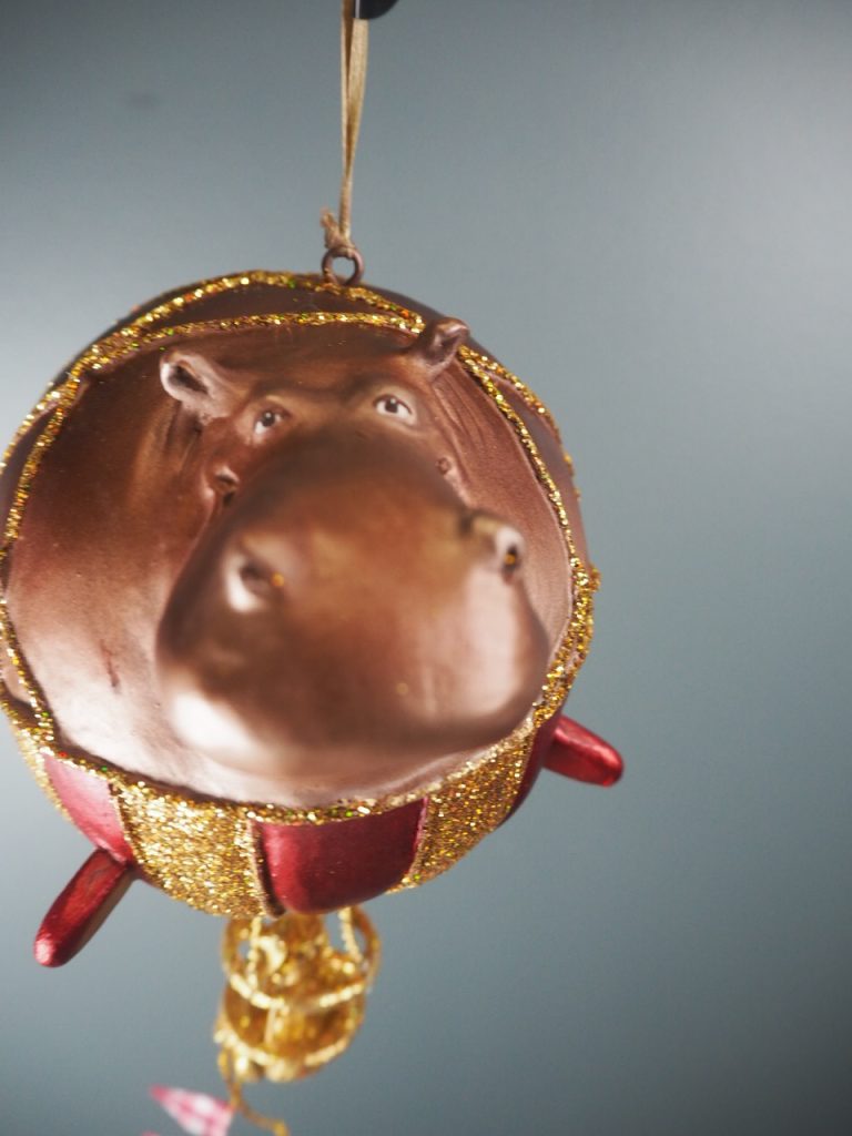 Hippo balloon in met/red & gold glits orn - Image 10