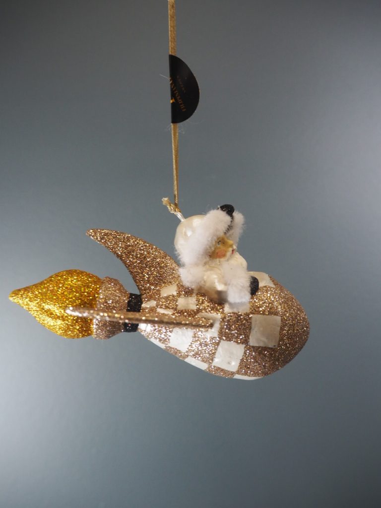 Santa on rocket white glits fur - Image 9