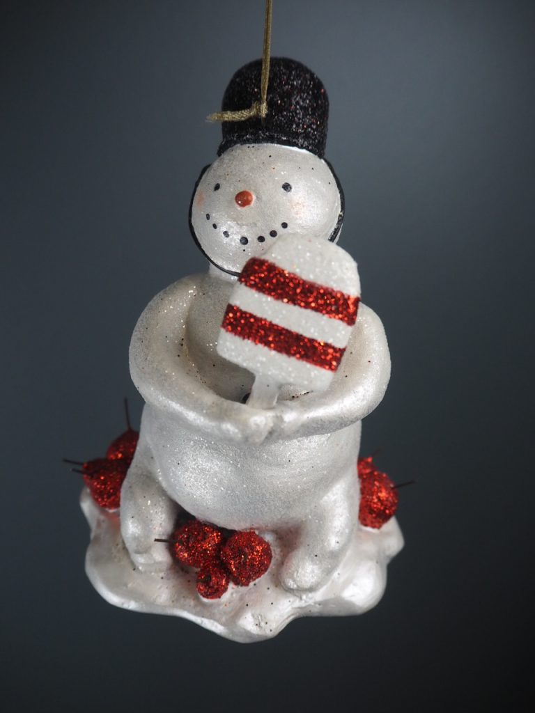 Police snowman hold red/wh ice pop - Image 5