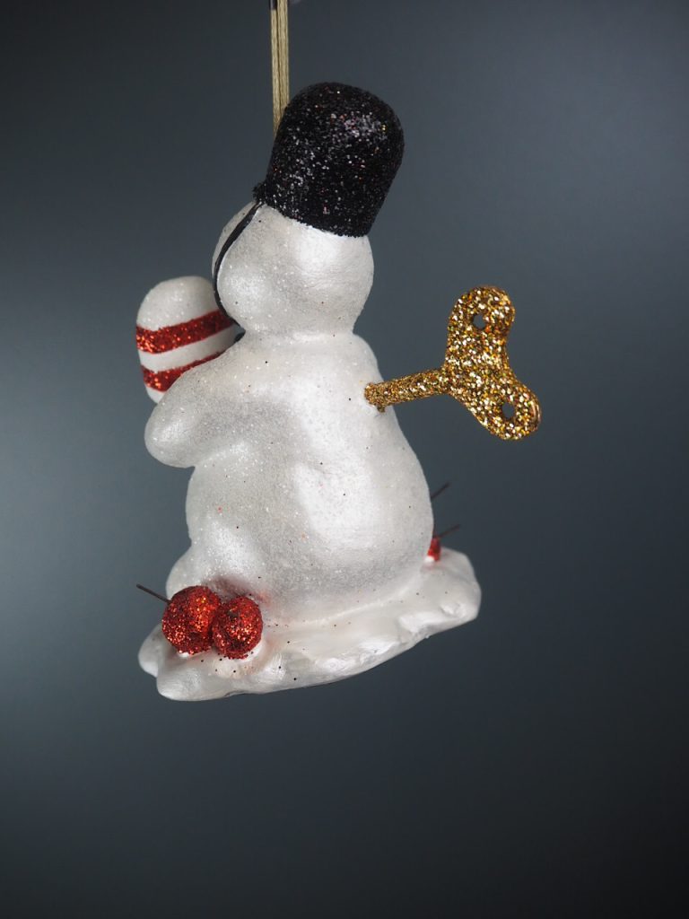 Police snowman hold red/wh ice pop - Image 6