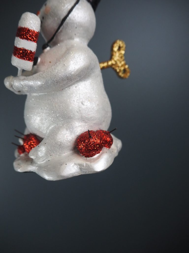 Police snowman hold red/wh ice pop - Image 7