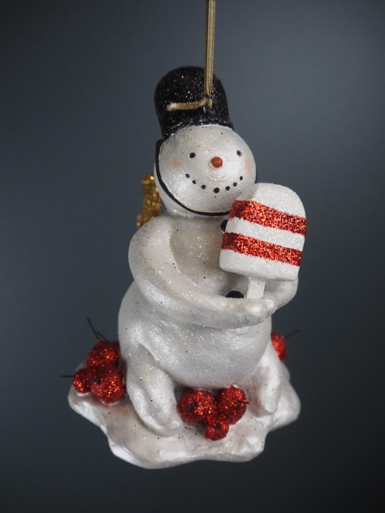 Police snowman hold red/wh ice pop - Image 12