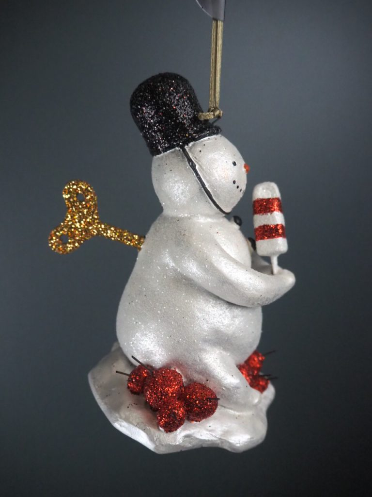 Police snowman hold red/wh ice pop - Image 13