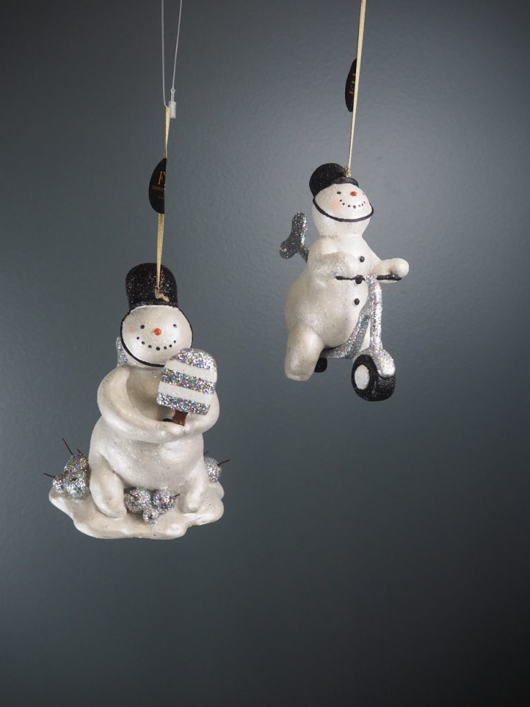 Police snowman holdsilver/wh ice pop - Image 10