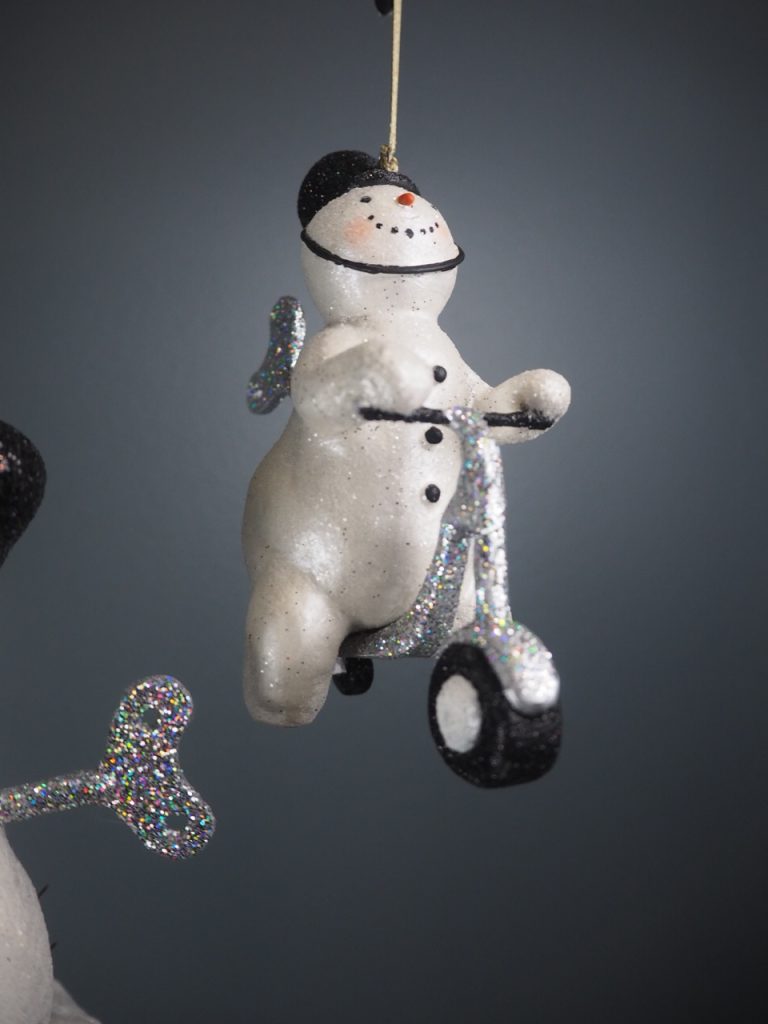 Police snowman holdsilver/wh ice pop - Image 11