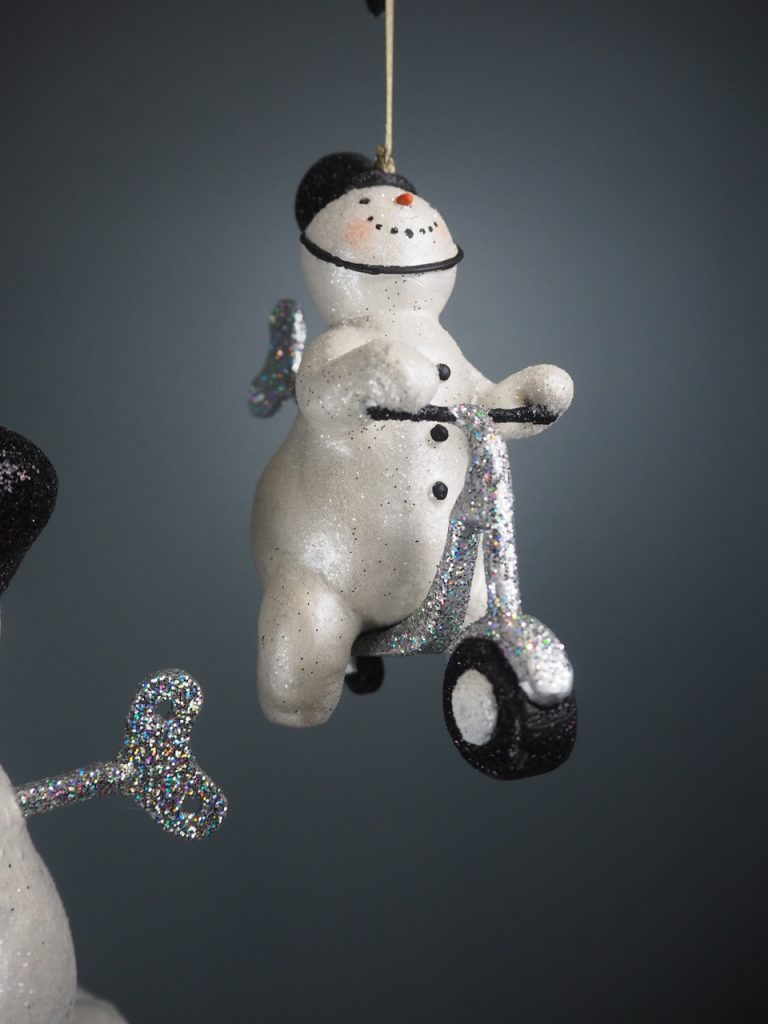 Police snowman holdsilver/wh ice pop - Image 12