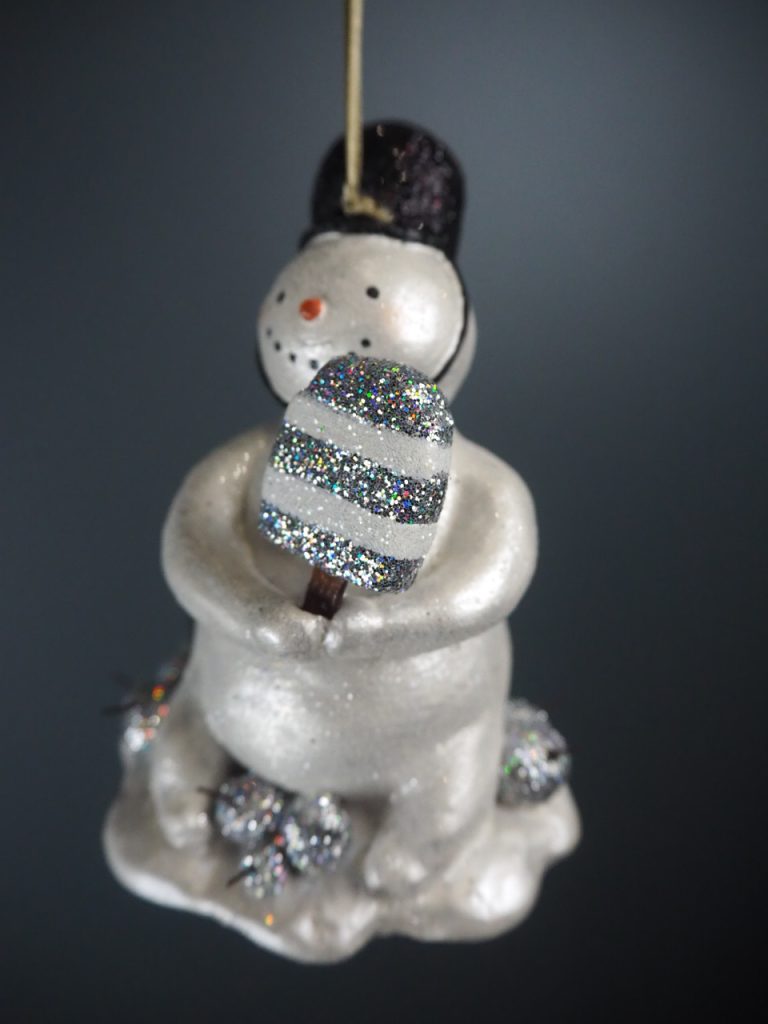 Police snowman holdsilver/wh ice pop