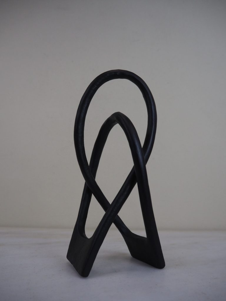 Standing deco black
