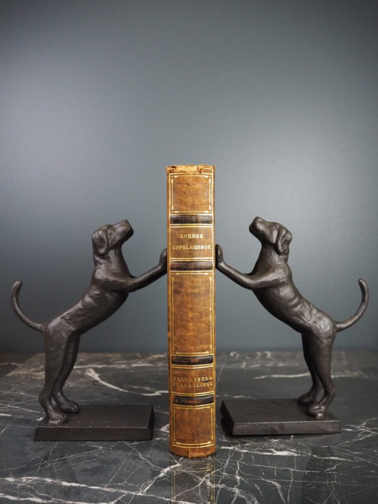Dog bookend