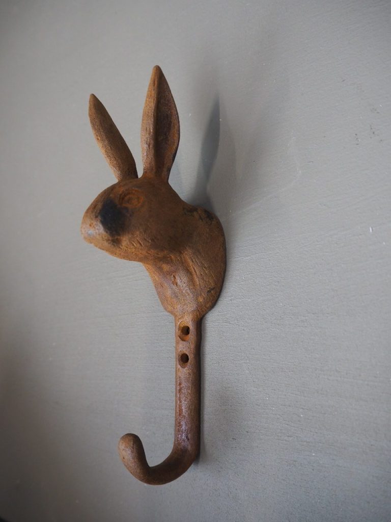 Romeo rabbit hanger