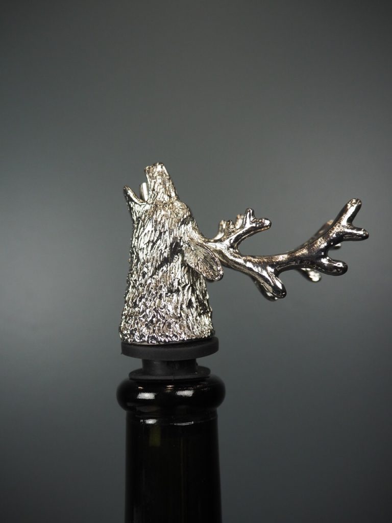 Deer wine pourer
