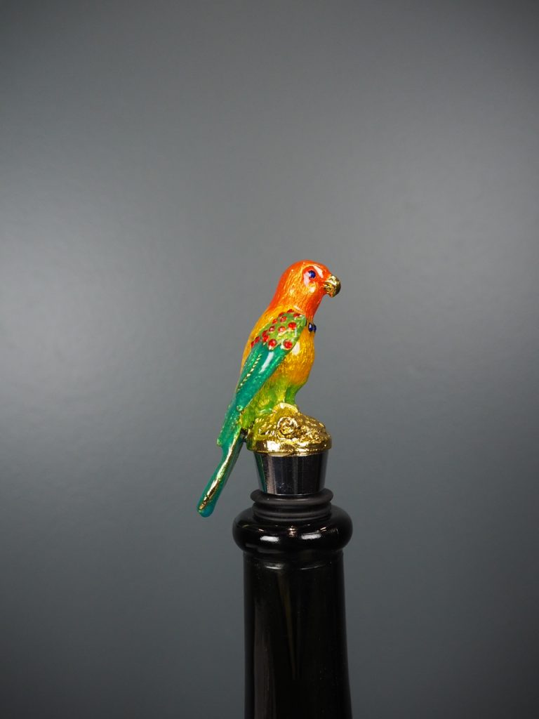 Parrot wine stopper