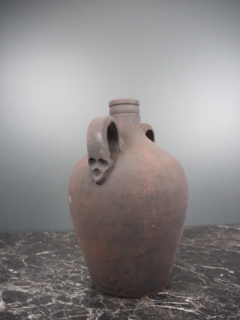 Galatea black vase w handle - Image 2