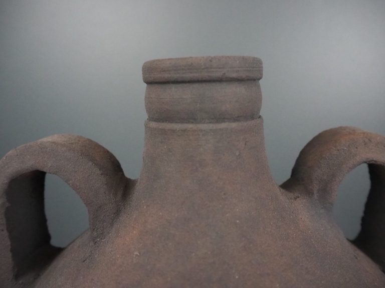 Galatea black vase w handle - Image 5