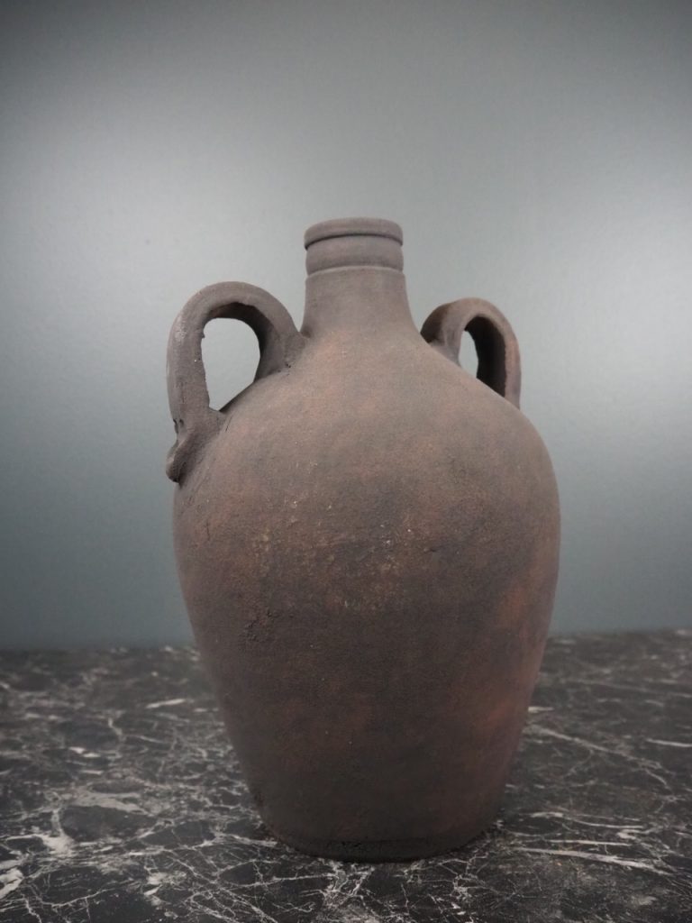 Galatea black vase w handle - Image 6