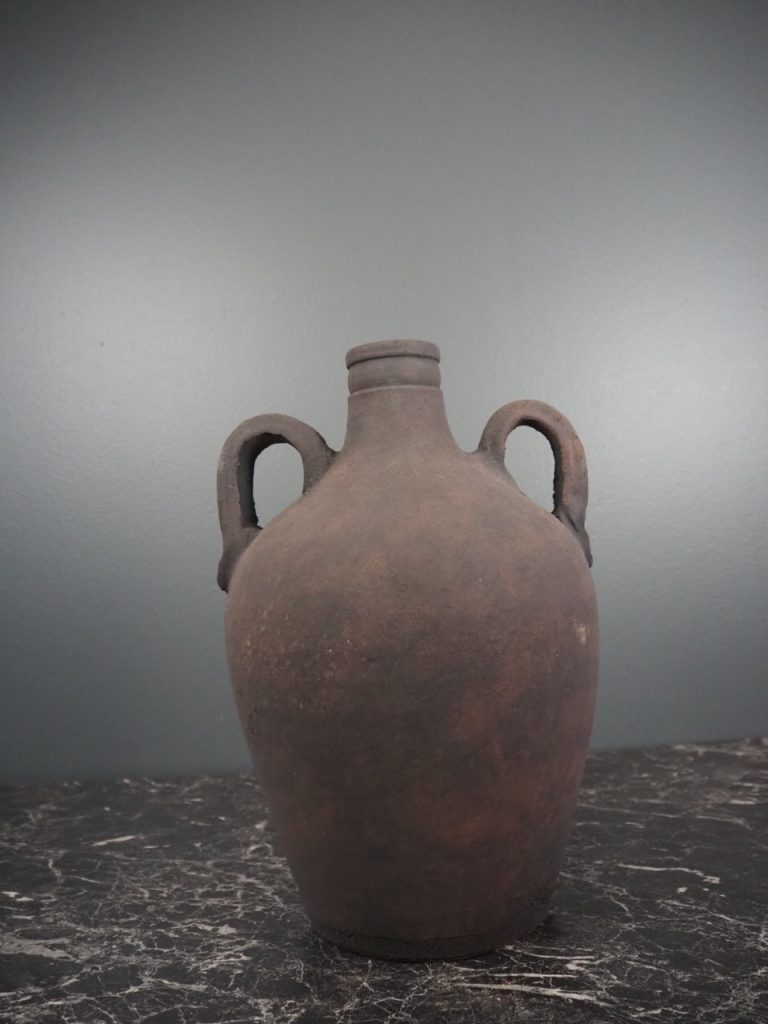 Galatea black vase w handle - Image 7