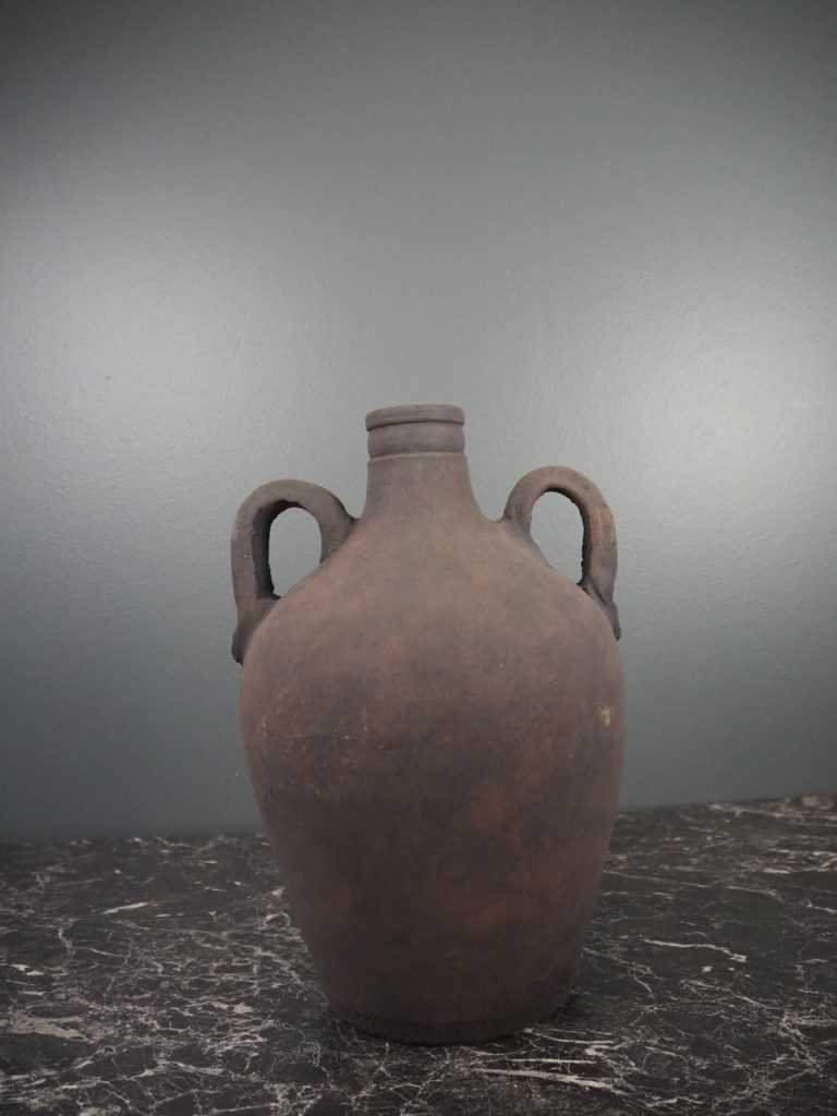 Galatea black vase w handle - Image 8